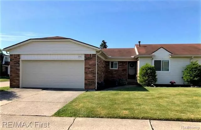 8752 TUCSON CRT, Warren, MI 48093