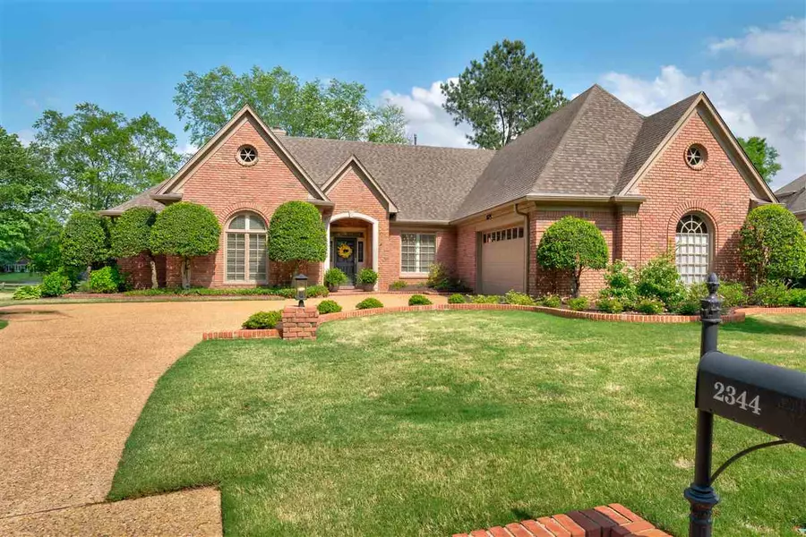 2344 LINKENHOLT DR, Collierville, TN 38017