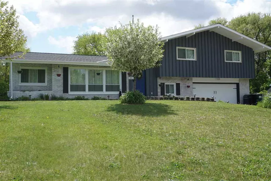 882 Lilac Rd, Beloit, WI 53511