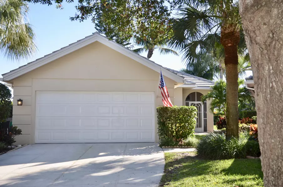 2015 Bedford DR, Palm Beach Gardens, FL 33403