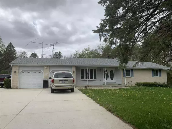 7897 N Pine View Dr, Edgerton, WI 53534