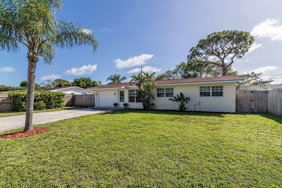 Tequesta, FL 33469,19079 SE Robert DR