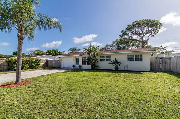 Tequesta, FL 33469,19079 SE Robert DR