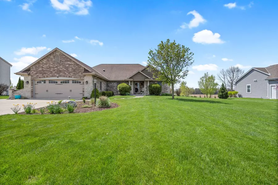 3162 Sherman Parc Cir, Jackson, WI 53037