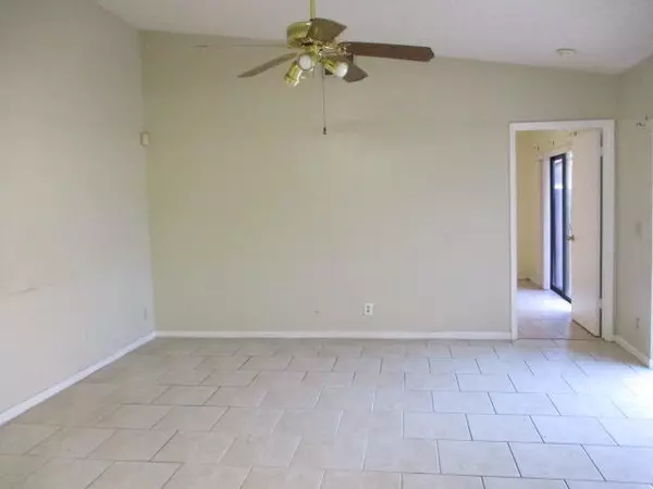 West Palm Beach, FL 33415,4814 Sunny Palm CIR B