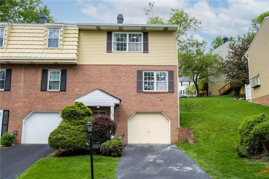 1307 Buckskin Trl, Bethel Park, PA 15102