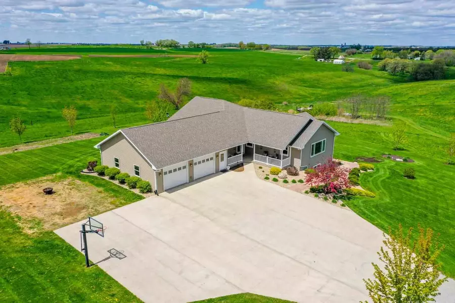 12719 Dale Dr, Montfort, WI 53569