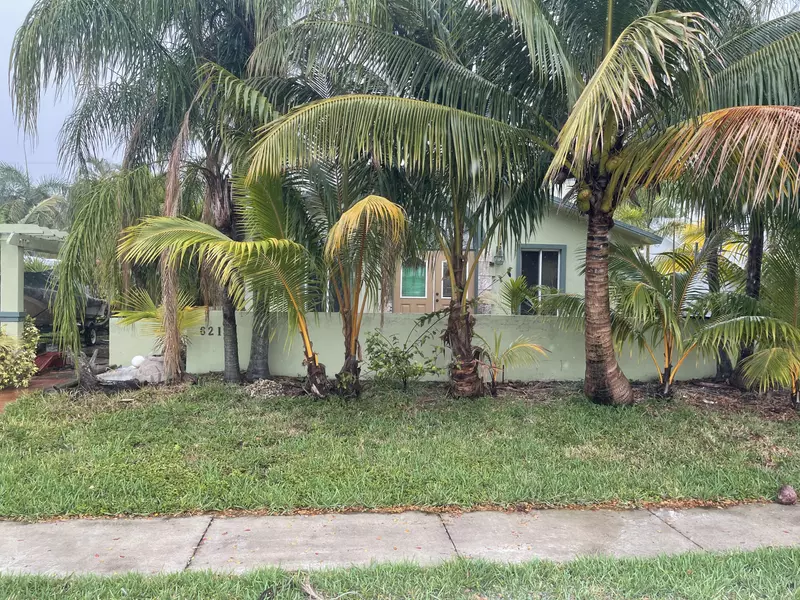 621 NE 2nd PL, Dania Beach, FL 33004