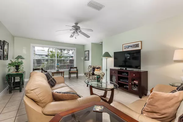 Hobe Sound, FL 33455,8420 SE Croft CIR E-1