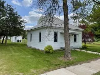 107 S 6th St, Avoca, WI 53506