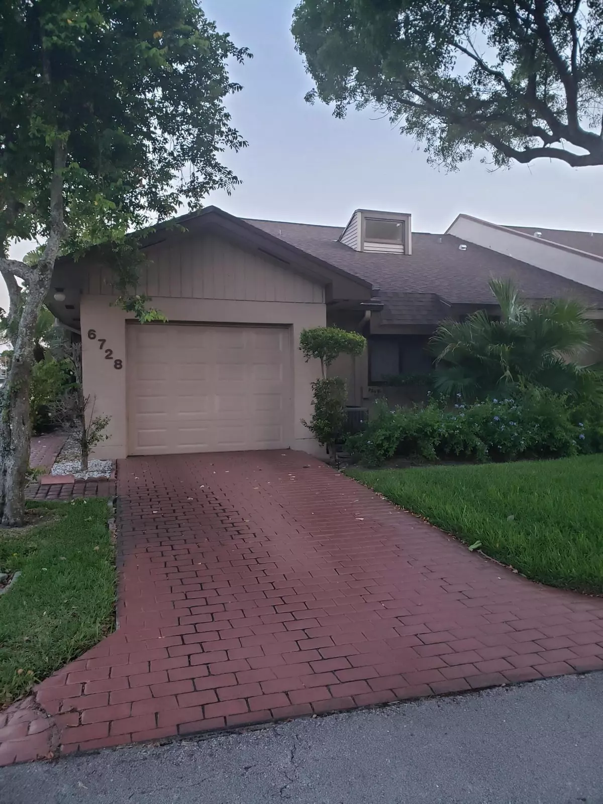 Lake Worth, FL 33467,6728 Versailles CT