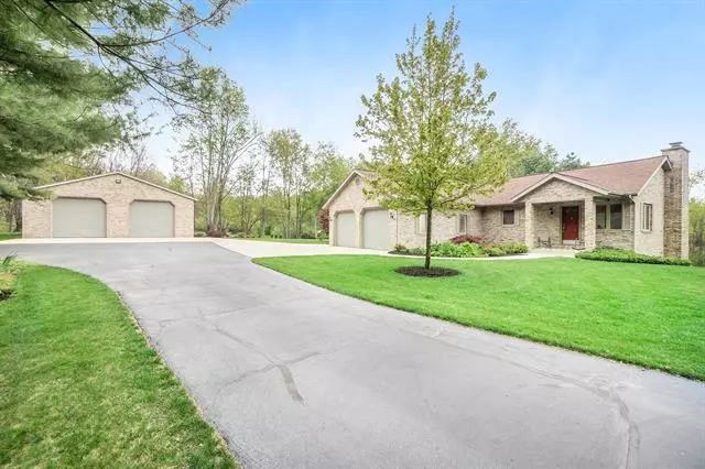 17 2nd Street, Plainwell, MI 49080