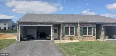 8840 ORIOLE CT, Waynesboro, PA 17268