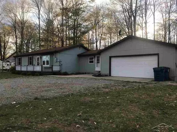 7447 NARRAGANETT, Hope, MI 48628