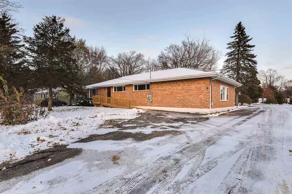 9 Merrill Crest Dr, Madison, WI 53705