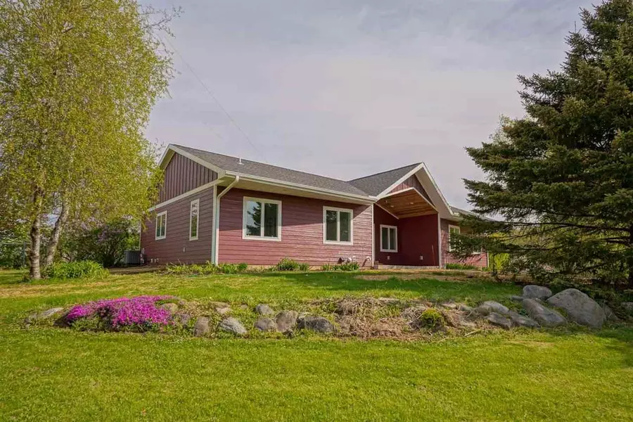 5765 Twin Lane Rd, Marshall, WI 53559