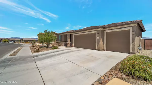 9631 S Quiet Dove Drive, Tucson, AZ 85747