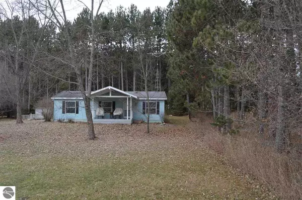 10460 Lakeview Drive, Atlanta, MI 49709