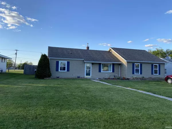 304 E Walnut Street, Chalmers, IN 47929