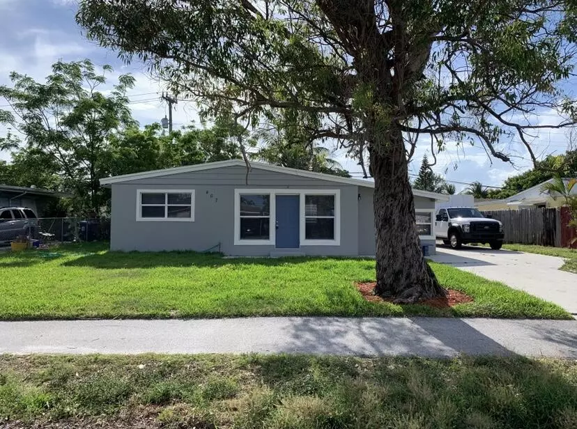 Lantana, FL 33462,467 Seminole DR