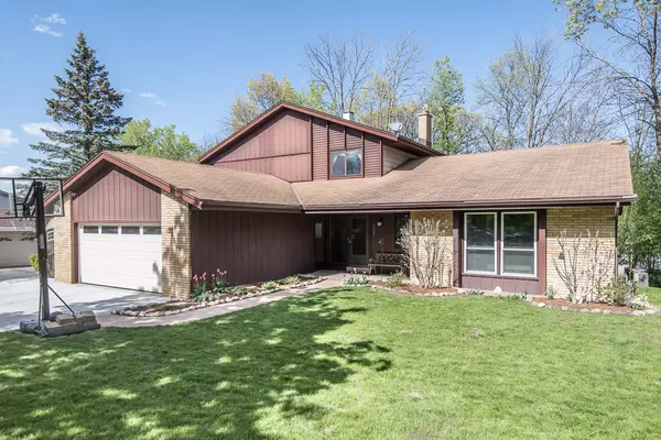 2425 Pebble Valley Rd Unit 2427, Waukesha, WI 53188