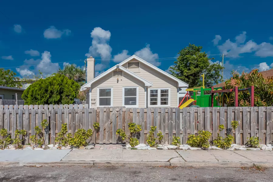 919 N J ST, Lake Worth Beach, FL 33460