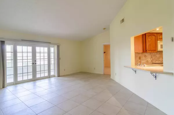 Jupiter, FL 33458,106 Stillwater CIR