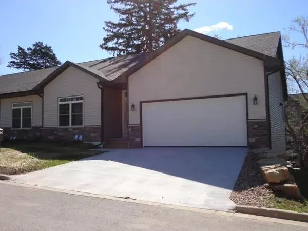 325 Waite Ln, Platteville, WI 53818