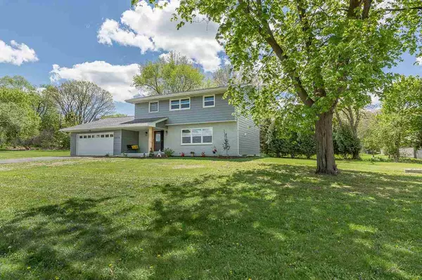 Waunakee, WI 53597,5313 Carnation Way