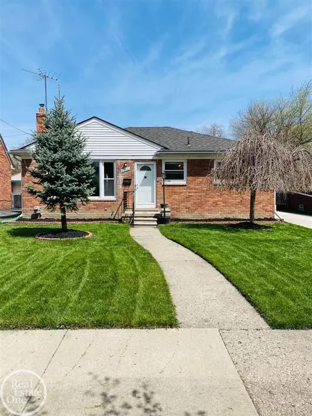 22051 Edmunton, Saint Clair Shores, MI 48080