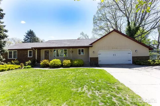 5516 Riverlook Drive NE, Comstock Park, MI 49321