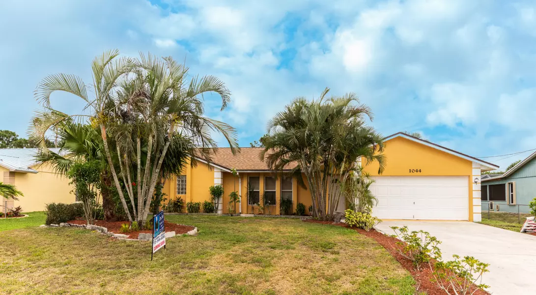 1044 SW Romaine LN, Port Saint Lucie, FL 34953