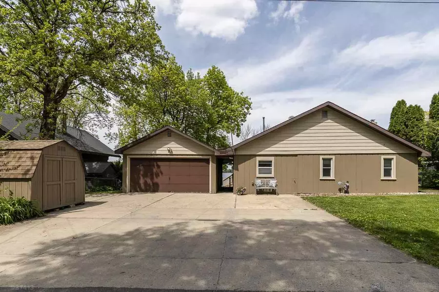 2206 Colladay Point Dr, Stoughton, WI 53589