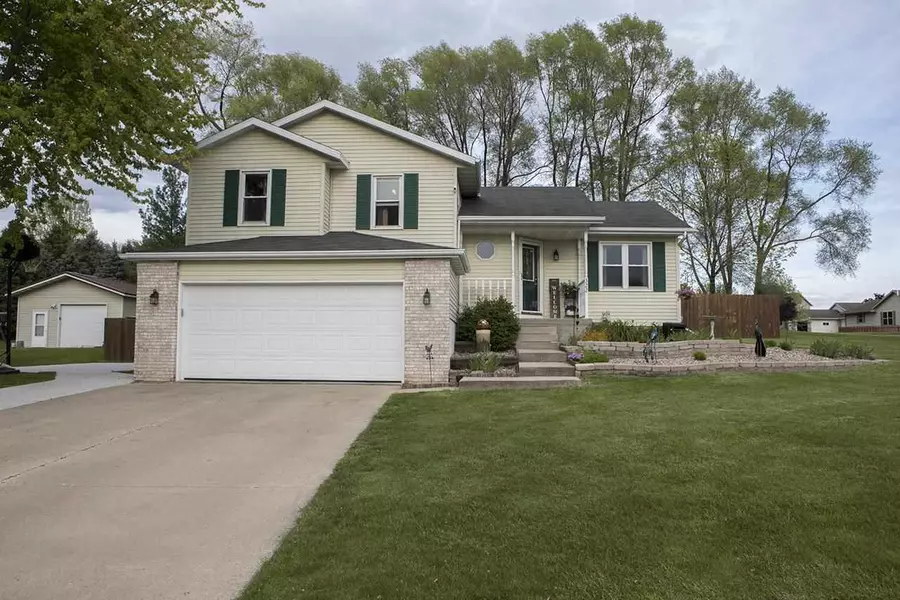 322 Kleine St, Deerfield, WI 53531