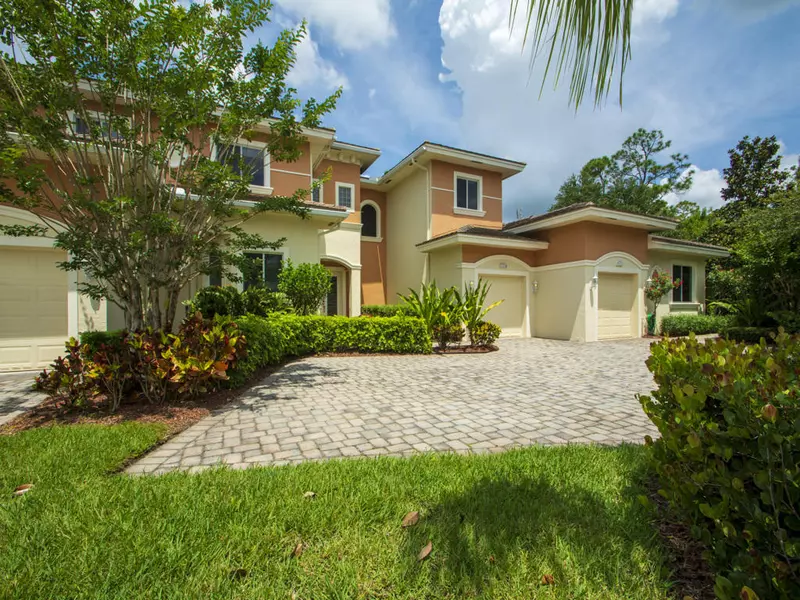 2557 SW Stockbridge SQ, Vero Beach, FL 32962