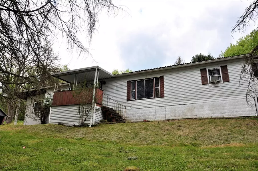 205 Beallsville Rd, Bentleyville, PA 15314