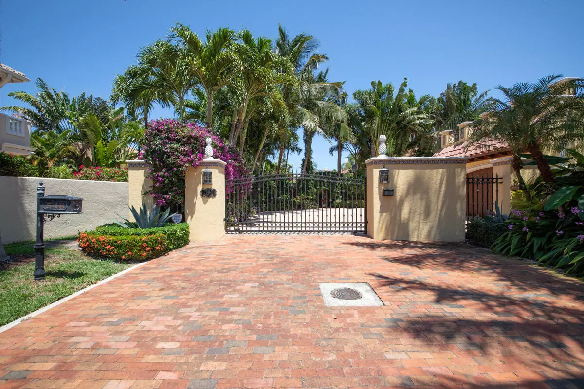 Delray Beach, FL 33483,548 Commodore CIR