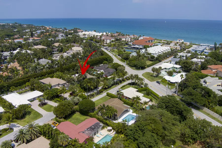 8 Ridge BLVD, Ocean Ridge, FL 33435