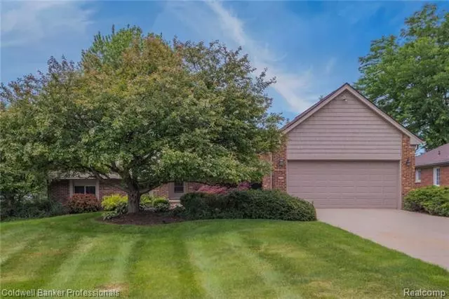 2172 CUMBERLAND RD, Rochester Hills, MI 48307