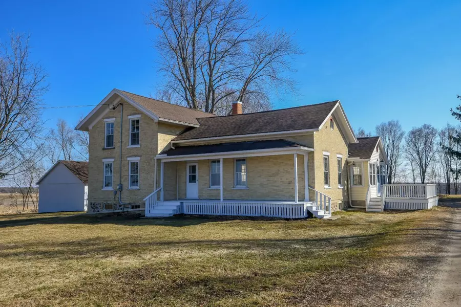 N6424 Highmound Rd, Concord, WI 53178