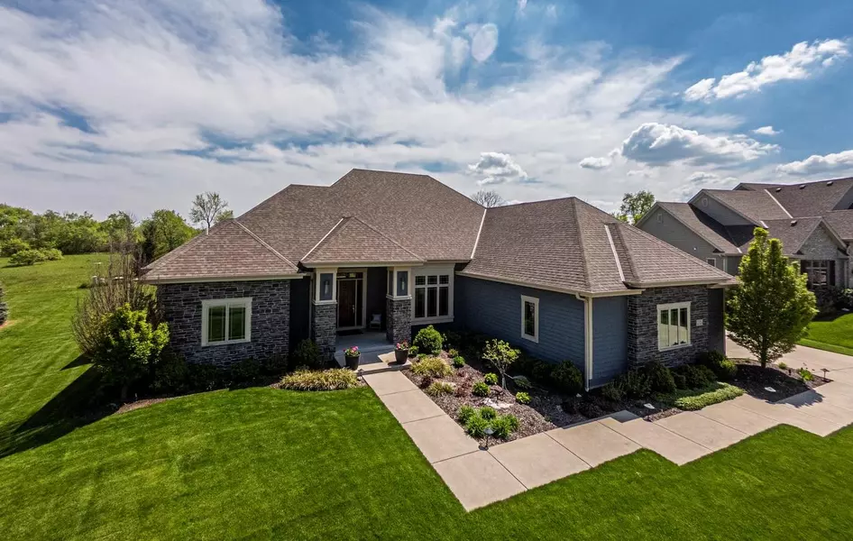 N36W23471 Oak Hill Ln, Pewaukee, WI 53072