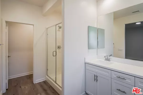 Santa Clarita, CA 91354,28633 Jardineras Dr