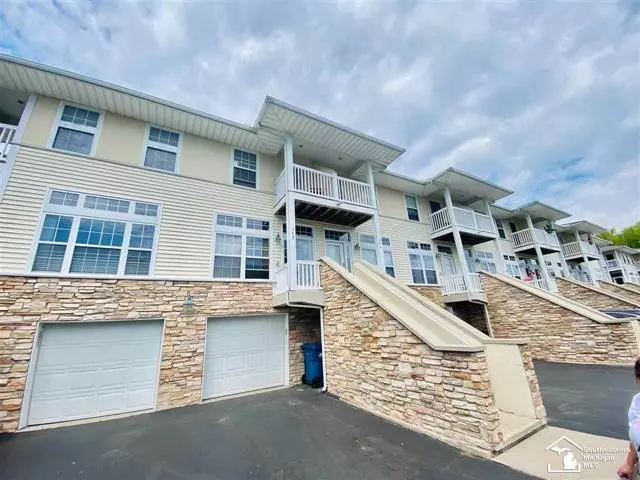 302 BEACHWALK TRAIL, Luna Pier, MI 48157