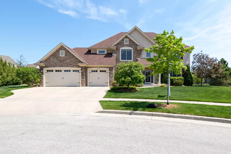 N74W7780 Rolling Meadow Ct, Cedarburg, WI 53012