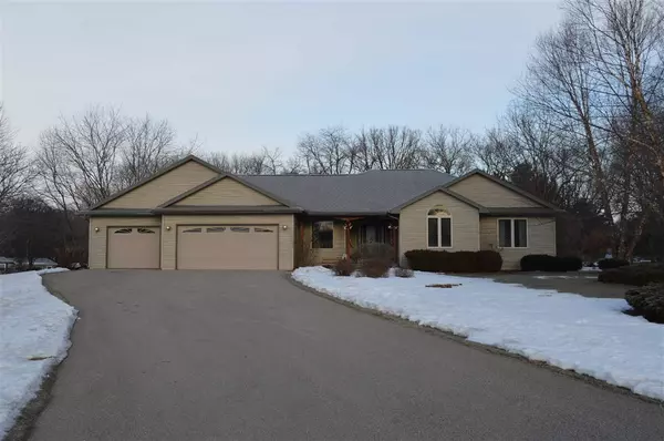 339 E Riverdale Dr, Edgerton, WI 53534