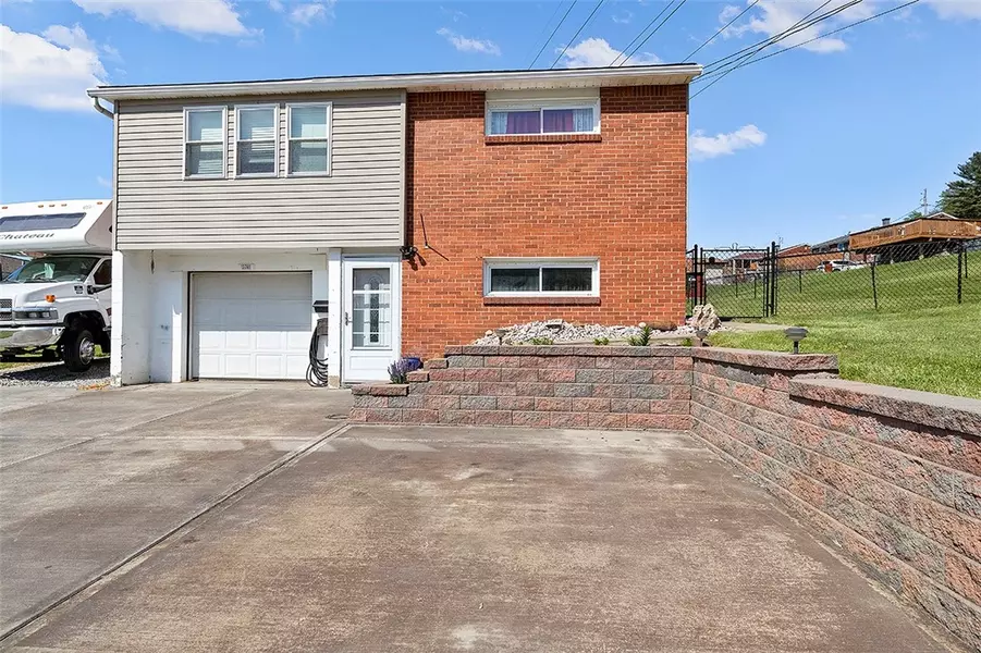 13781 Ormsby Dr, North Huntingdon, PA 15642