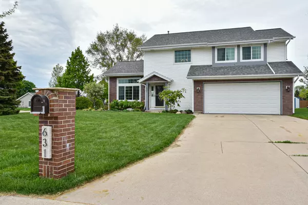 631 E Andrew Ct, Oak Creek, WI 53154