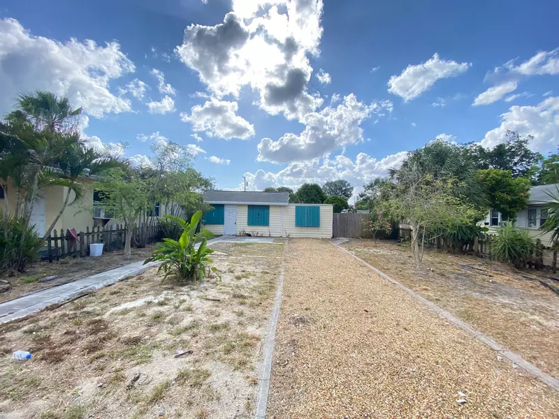 210 S E ST, Lake Worth Beach, FL 33460