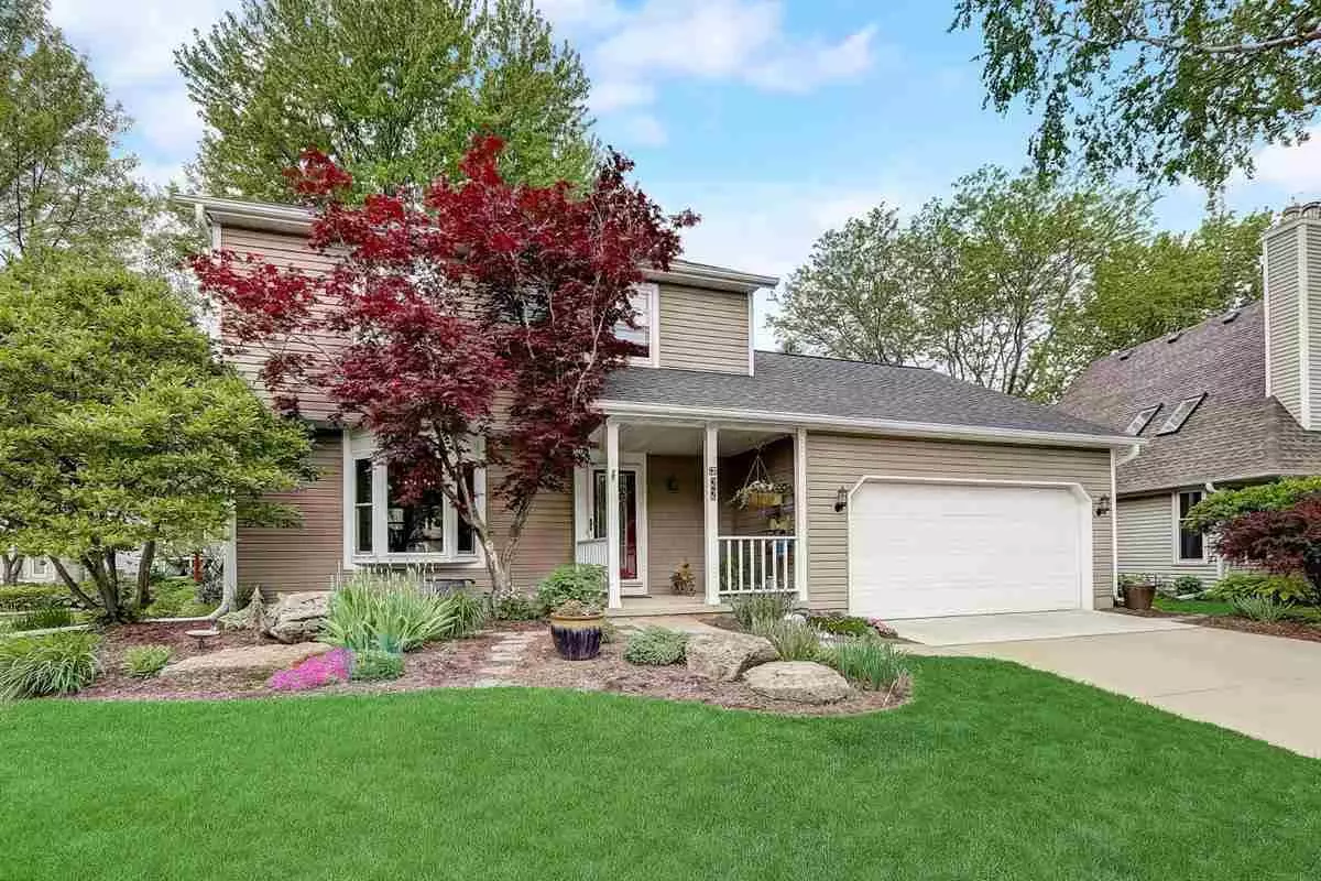 Madison, WI 53717,22 Stonehedge Ct