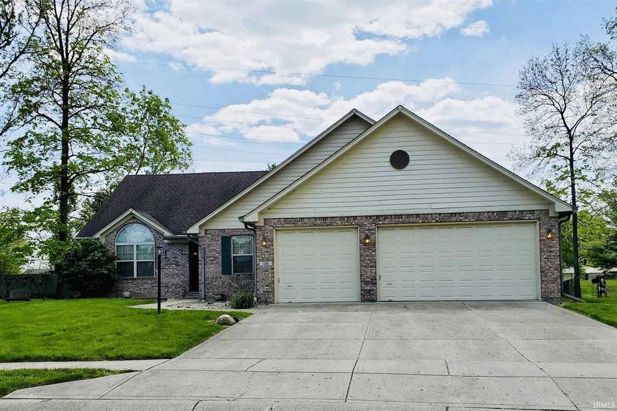 1250 Smoketree Drive, Beech Grove, IN 46107-1975